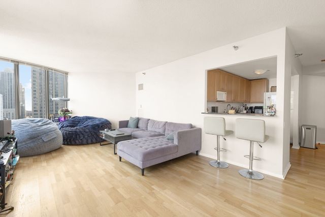 400 N La Salle Drive 2001, Chicago, IL 60654