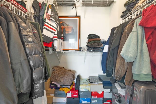 400 N La Salle Drive 2001, Chicago, IL 60654