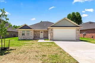 224 E Abbott Lane, Mustang, OK 73064