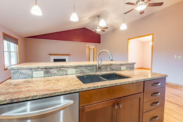 1505 N Granite Drive, Nixa, MO 65714