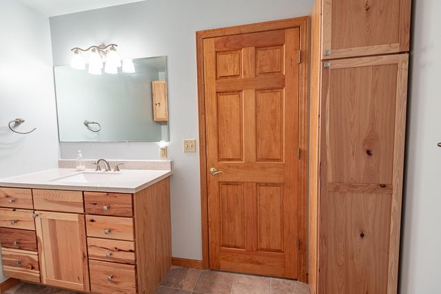 1505 N Granite Drive, Nixa, MO 65714