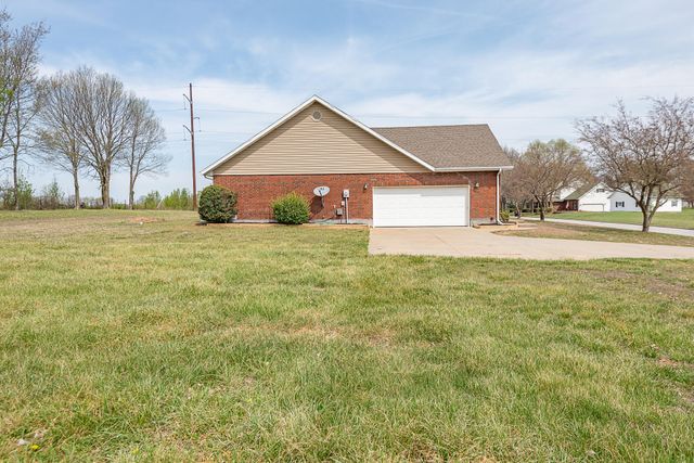 1505 N Granite Drive, Nixa, MO 65714
