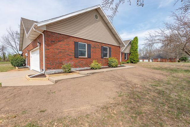 1505 N Granite Drive, Nixa, MO 65714