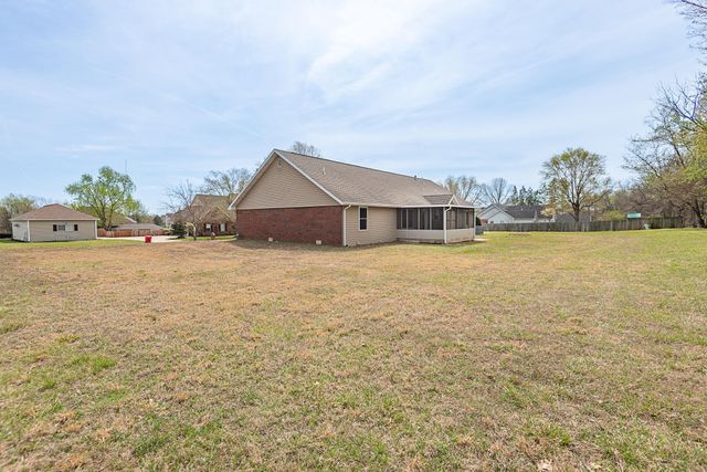 1505 N Granite Drive, Nixa, MO 65714