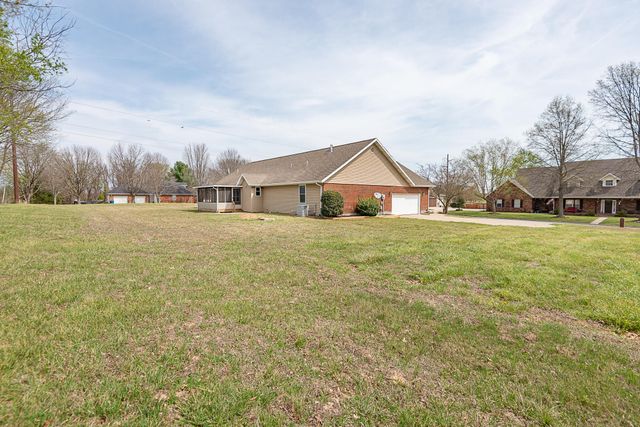 1505 N Granite Drive, Nixa, MO 65714