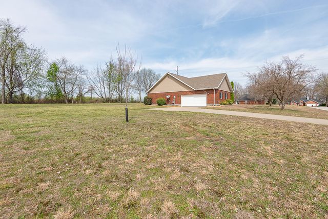 1505 N Granite Drive, Nixa, MO 65714
