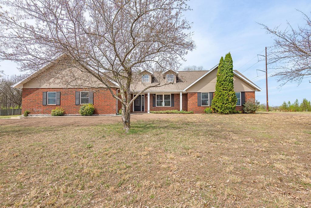1505 N Granite Drive, Nixa, MO 65714