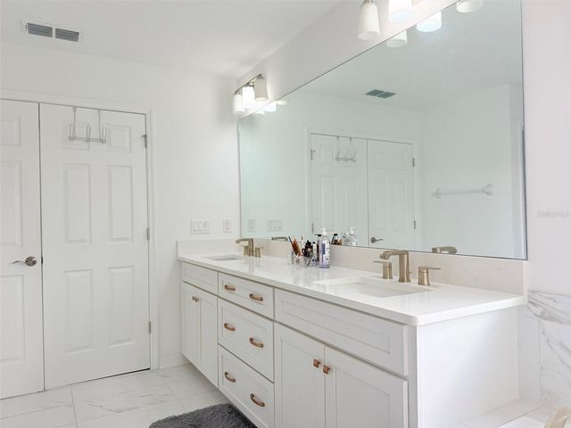 11131 SUNDRIFT DRIVE, Tampa, FL 33647