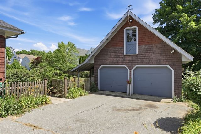 175 Central St, Concord, MA 01742