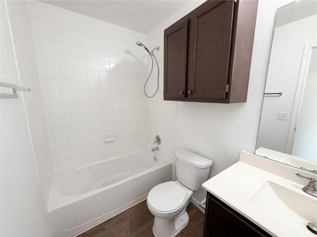 201 Camellia DR, Hutto, TX 78634