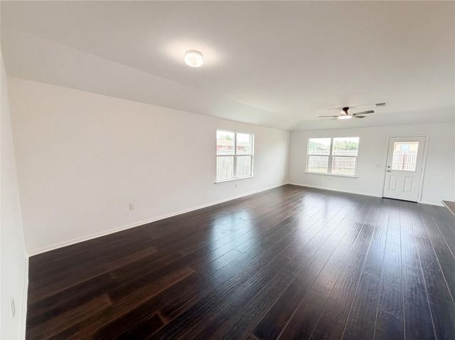 201 Camellia DR, Hutto, TX 78634