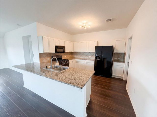 201 Camellia DR, Hutto, TX 78634