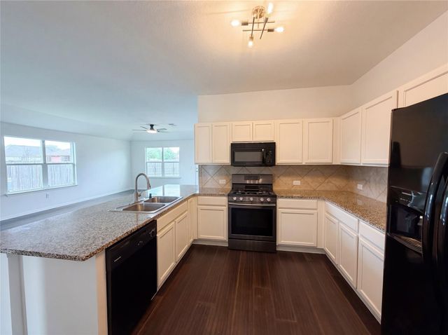 201 Camellia DR, Hutto, TX 78634