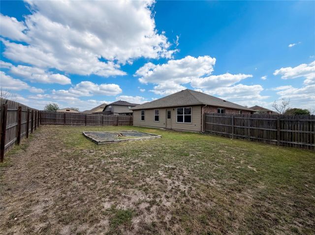 201 Camellia DR, Hutto, TX 78634