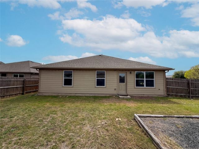 201 Camellia DR, Hutto, TX 78634