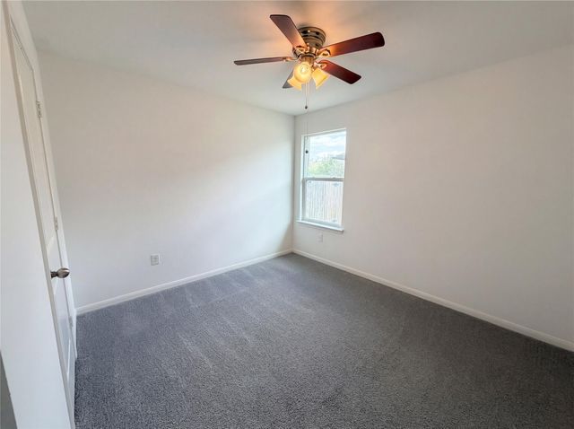 201 Camellia DR, Hutto, TX 78634