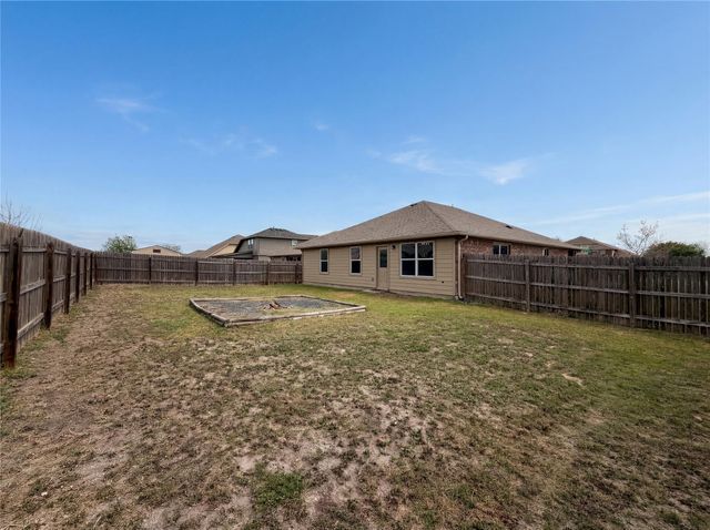 201 Camellia DR, Hutto, TX 78634