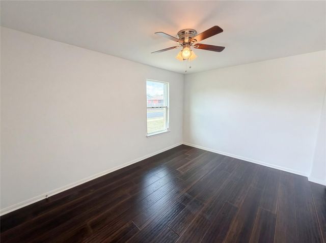 201 Camellia DR, Hutto, TX 78634