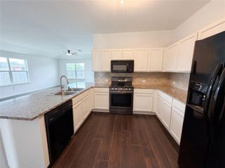 201 Camellia DR, Hutto, TX 78634