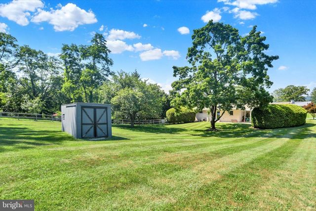 4309 LONG DR, Harrisburg, PA 17112