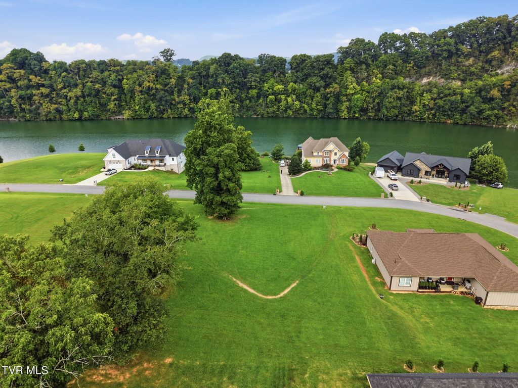 1205 Reynolds Road, Piney Flats, TN 37686