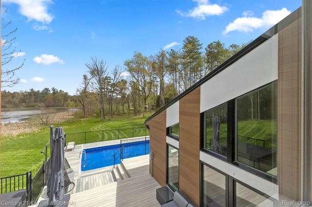 10459 Hyne Road, Brighton Township, MI 48114