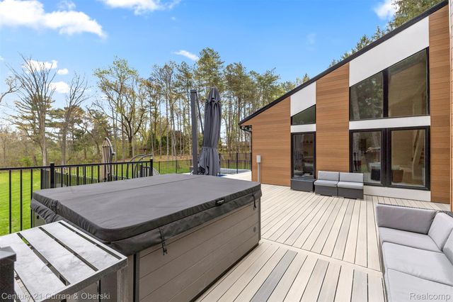 10459 Hyne Road, Brighton Township, MI 48114