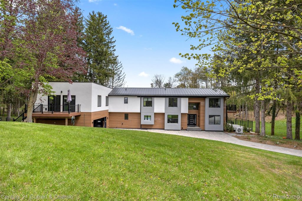 10459 Hyne Road, Brighton Township, MI 48114