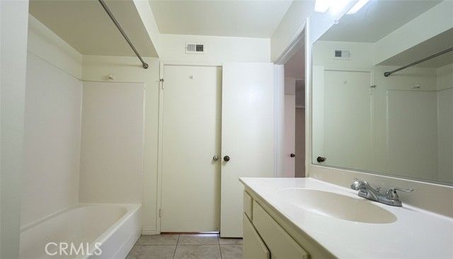 67 Carriage 241, Pomona, CA 91766