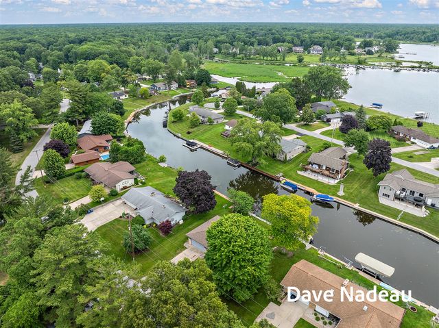 17832 Channel View Drive, Spring Lake, MI 49456
