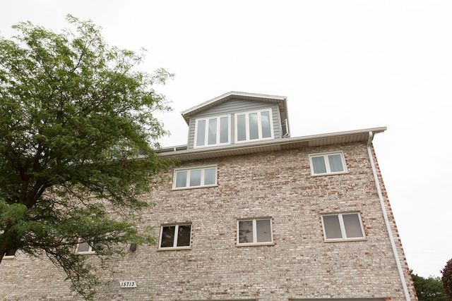 15713 OLD ORCHARD Court 2S, Orland Park, IL 60462