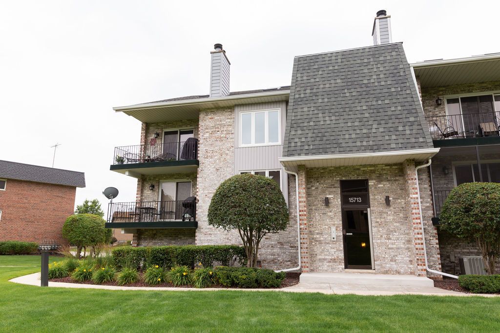 15713 OLD ORCHARD Court 2S, Orland Park, IL 60462
