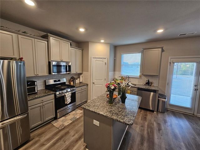 1823 Woodsley Place, Loganville, GA 30052