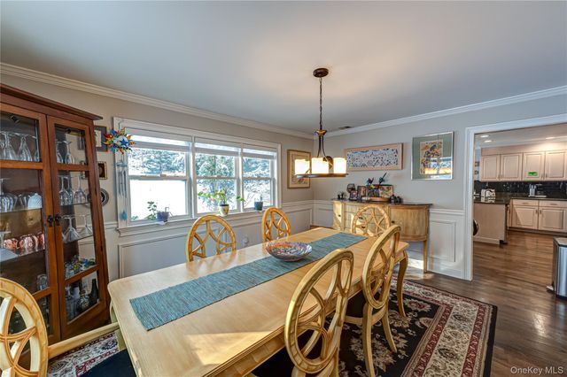 6 Sandy Hollow Road, Centerport, NY 11721