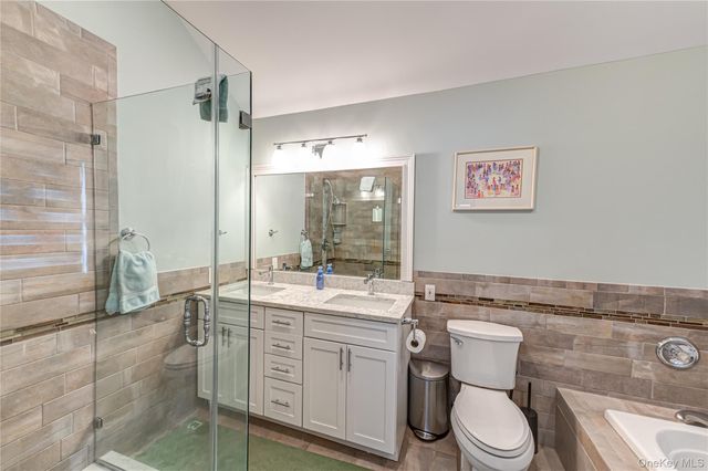 6 Sandy Hollow Road, Centerport, NY 11721