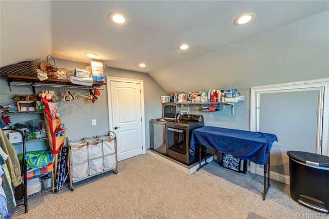 6 Sandy Hollow Road, Centerport, NY 11721