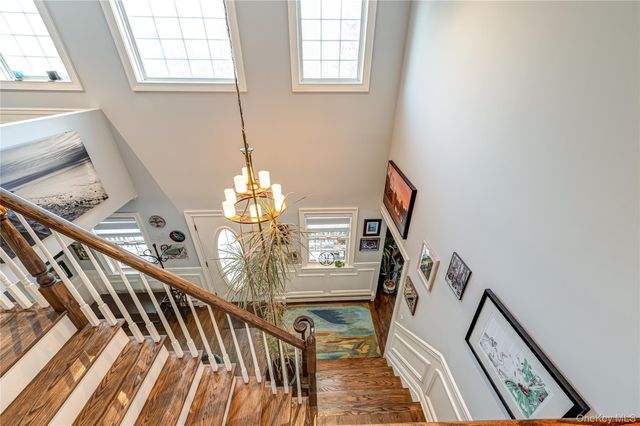 6 Sandy Hollow Road, Centerport, NY 11721