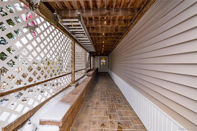 6 Sandy Hollow Road, Centerport, NY 11721