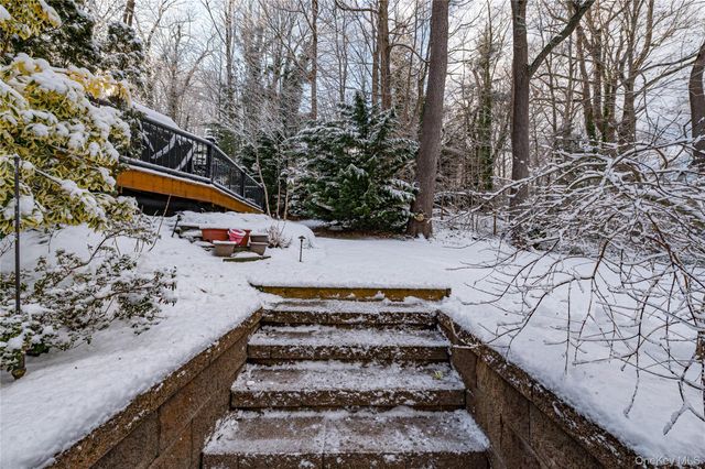 6 Sandy Hollow Road, Centerport, NY 11721