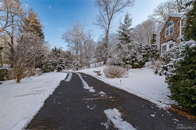 6 Sandy Hollow Road, Centerport, NY 11721