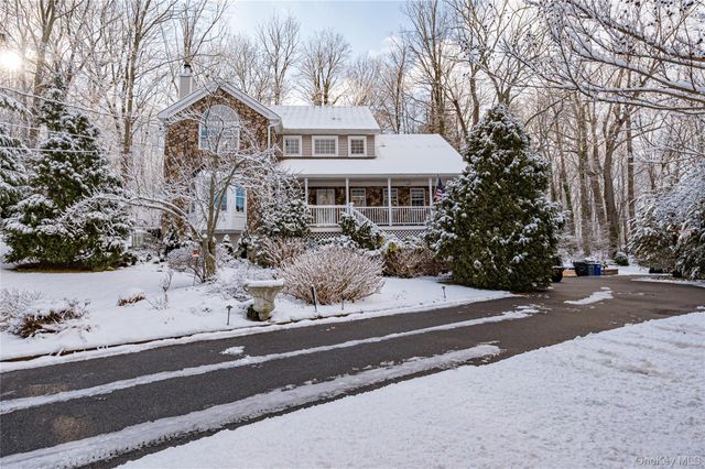 6 Sandy Hollow Road, Centerport, NY 11721