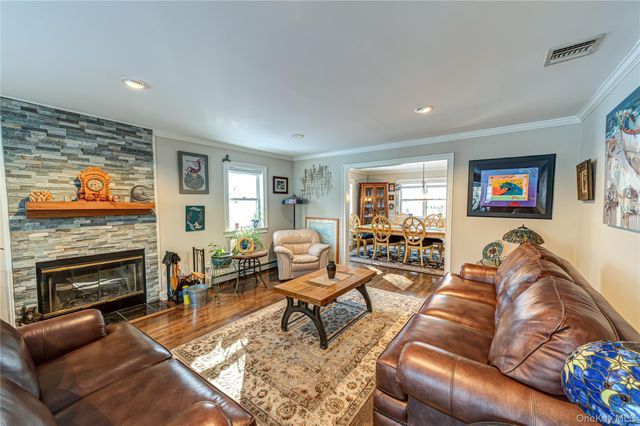 6 Sandy Hollow Road, Centerport, NY 11721