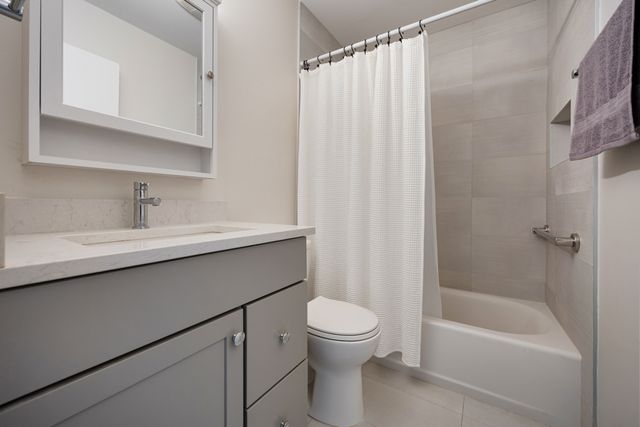 1634 Vermont Drive, Elk Grove Village, IL 60007