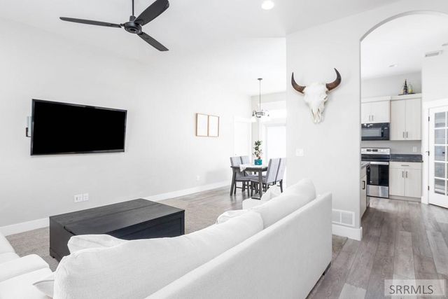 4242 Mansfield Dr, Idaho Falls, ID 83401