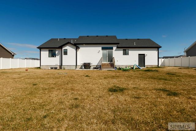 4242 Mansfield Dr, Idaho Falls, ID 83401