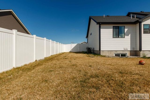 4242 Mansfield Dr, Idaho Falls, ID 83401