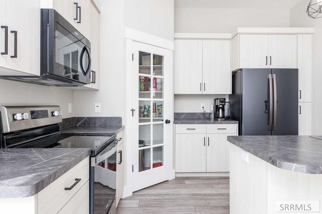 4242 Mansfield Dr, Idaho Falls, ID 83401