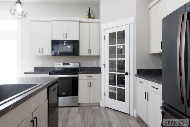 4242 Mansfield Dr, Idaho Falls, ID 83401