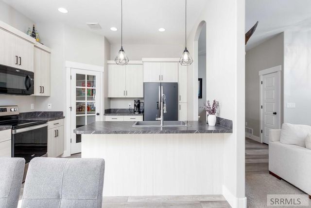 4242 Mansfield Dr, Idaho Falls, ID 83401