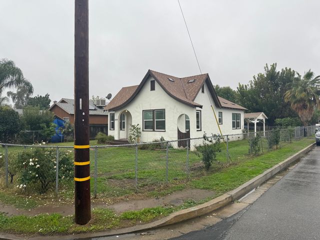 1409 N Divisadero Street, Visalia, CA 93291